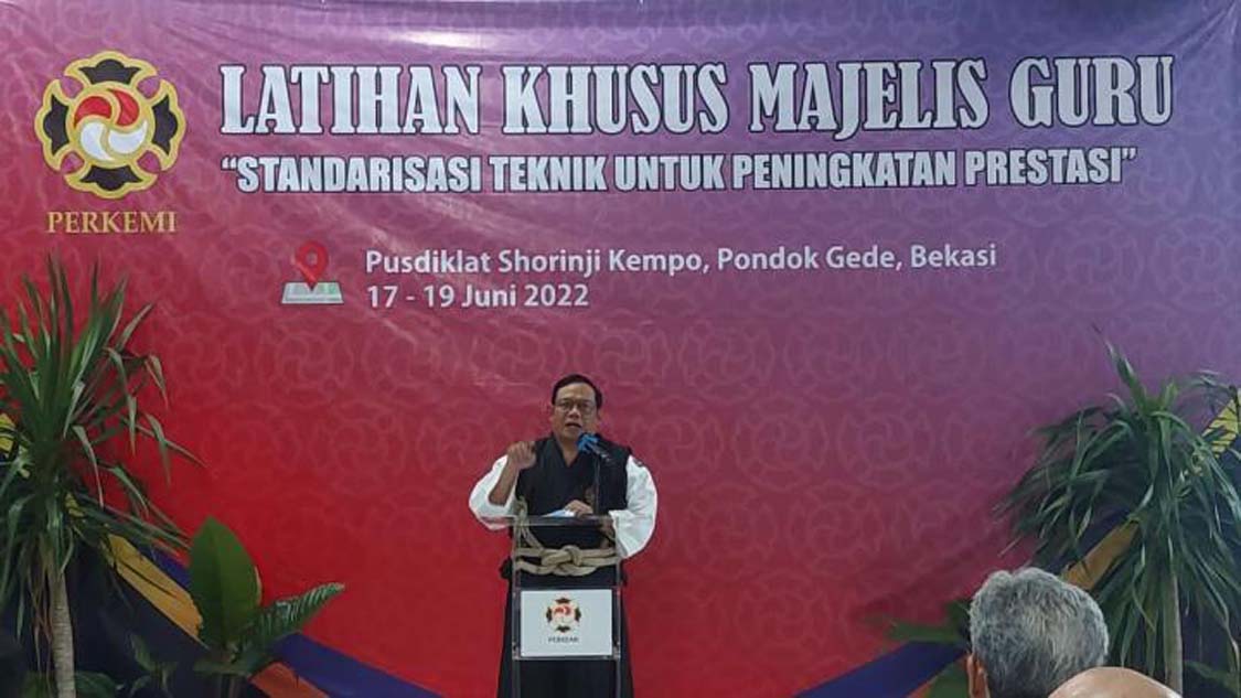 Laksdya TNI (Purn.) Dr. Agus Setiadji S.A.P. M.A Membuka Latihan Khusus Majelis Guru Shorinji Kempo di Pusdiklat Pondok Gede - Bekasi