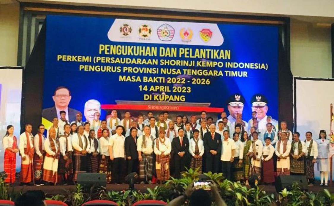 Ketua Umum PB. PERKEMI Laksdya TNI (PURN) Dr. Agus Setiadji S.A.P., M.A Mengukuhkan dan Melantik Pengurus Provinsi PERKEMI NTT Periode 2022-2026